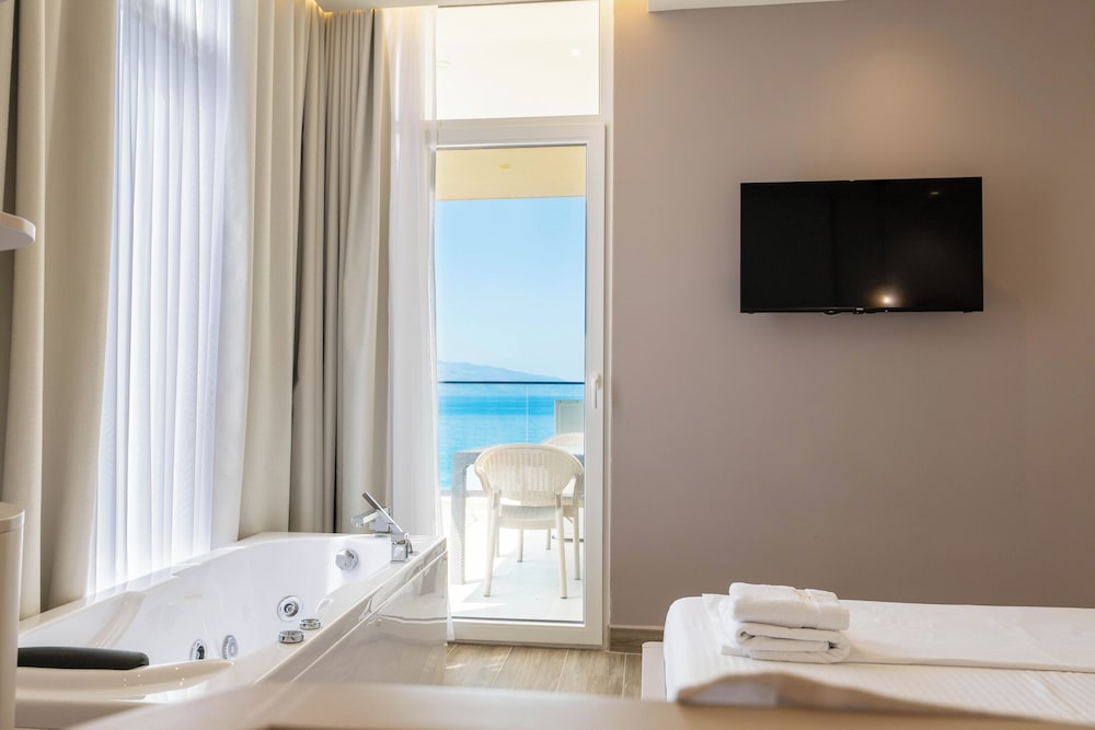 

Napoli - Sarandë - Mari Al Deluxe Saranda
