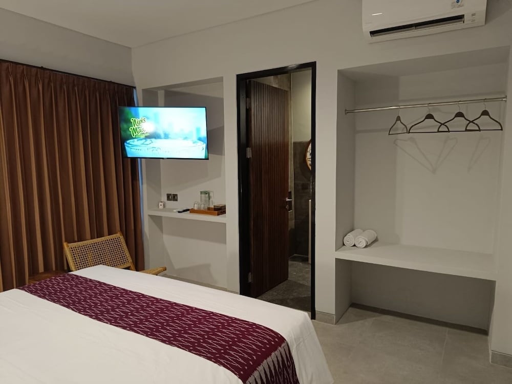 

Pisa - Denpasar - Padinis Villa & Coffee