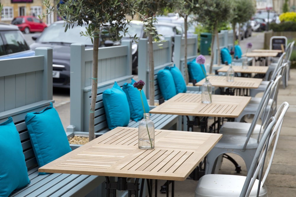 The Sheep on Sheep Street Hotel