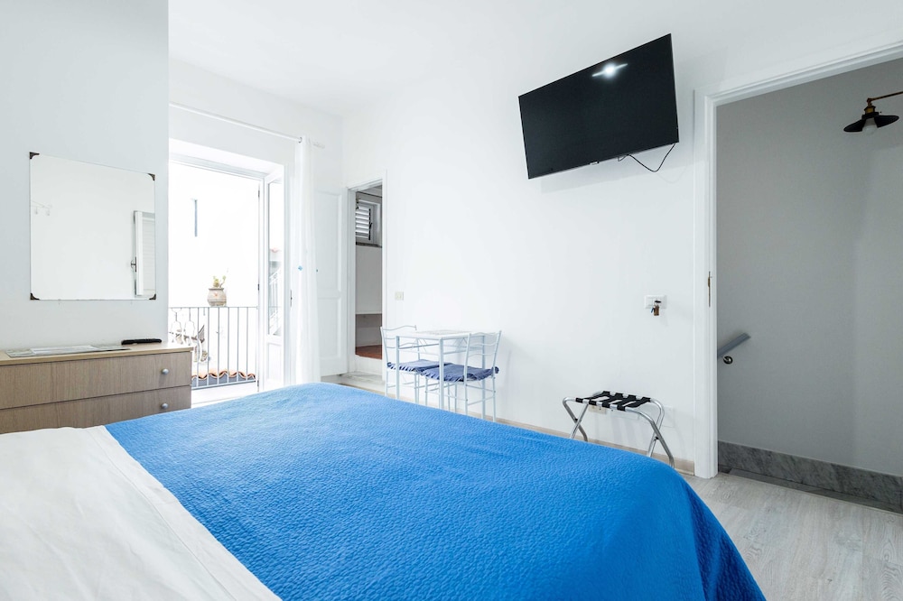 

Napoli - Lipari, Isole Eolie - Lo Nardo Accommodation