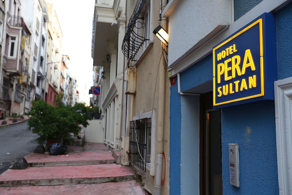 

Napoli - Istanbul - Pera Sultan Suit