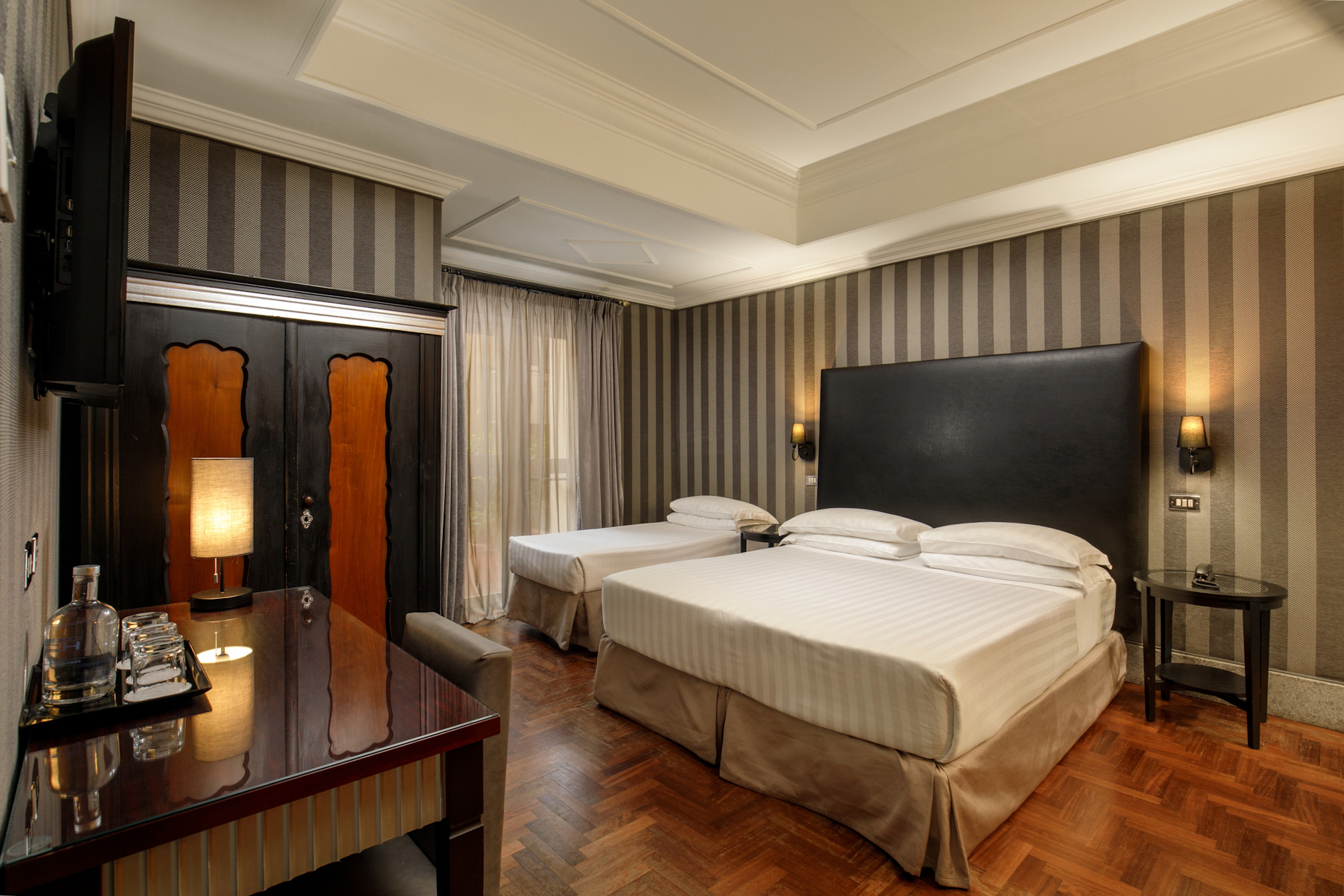 Deluxe triple room