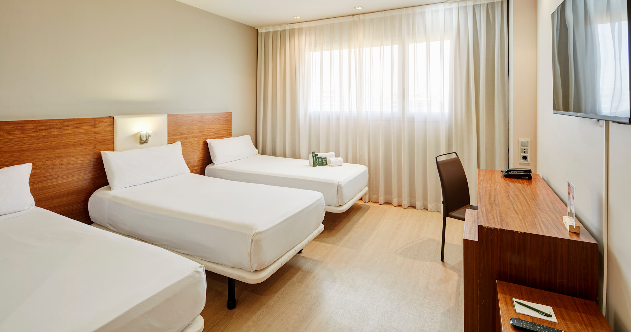 Classic triple twin room 