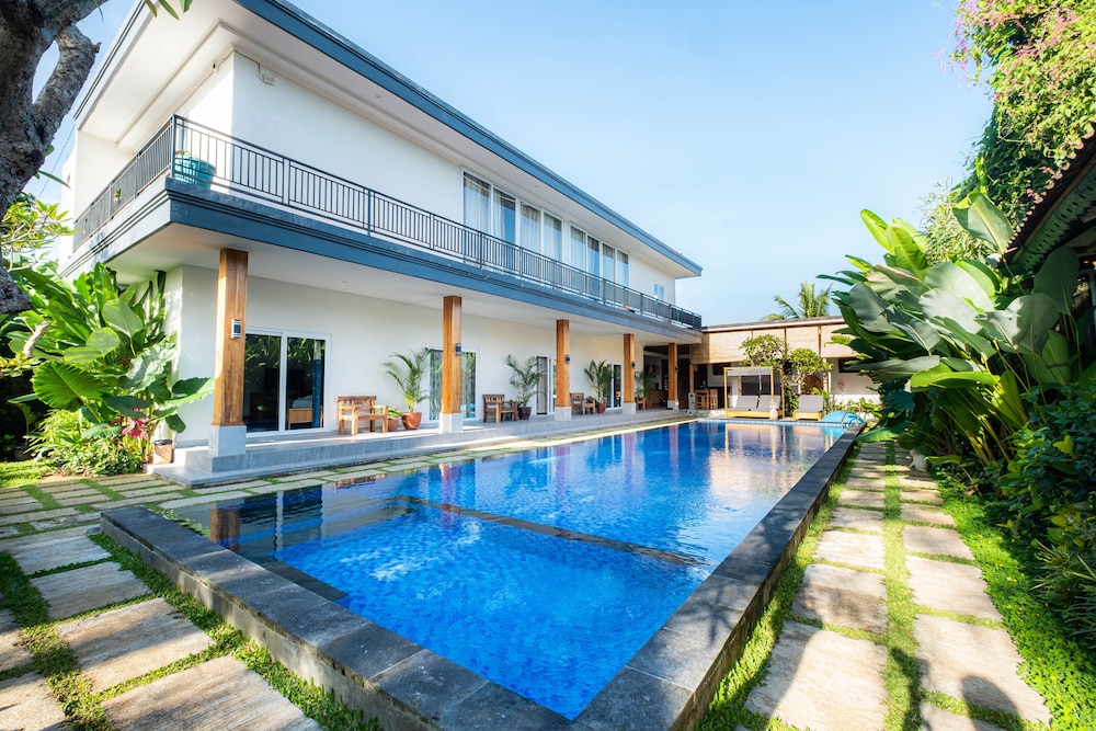 

Napoli - Ubud - Bali - Kubu Kirana by Supala