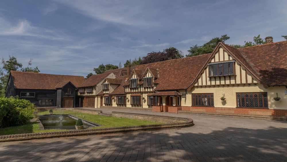 

Pisa - Stansted - Great Hallingbury Manor & Lodges London Stansted