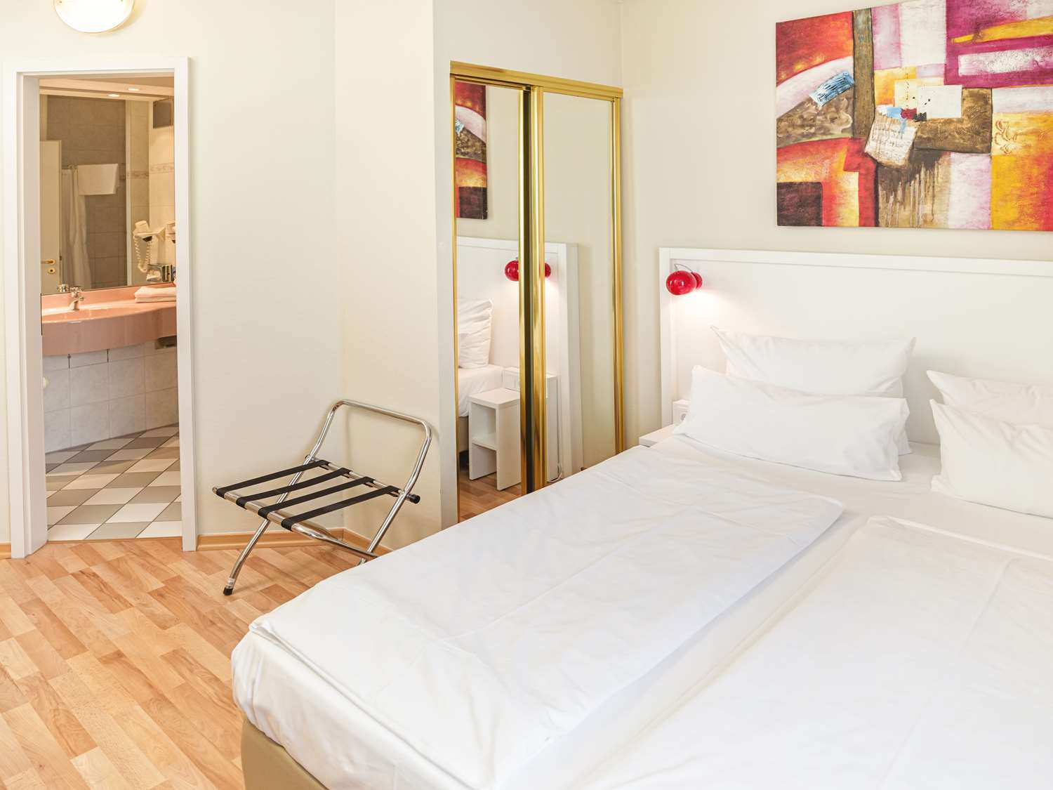 Standard king room 
