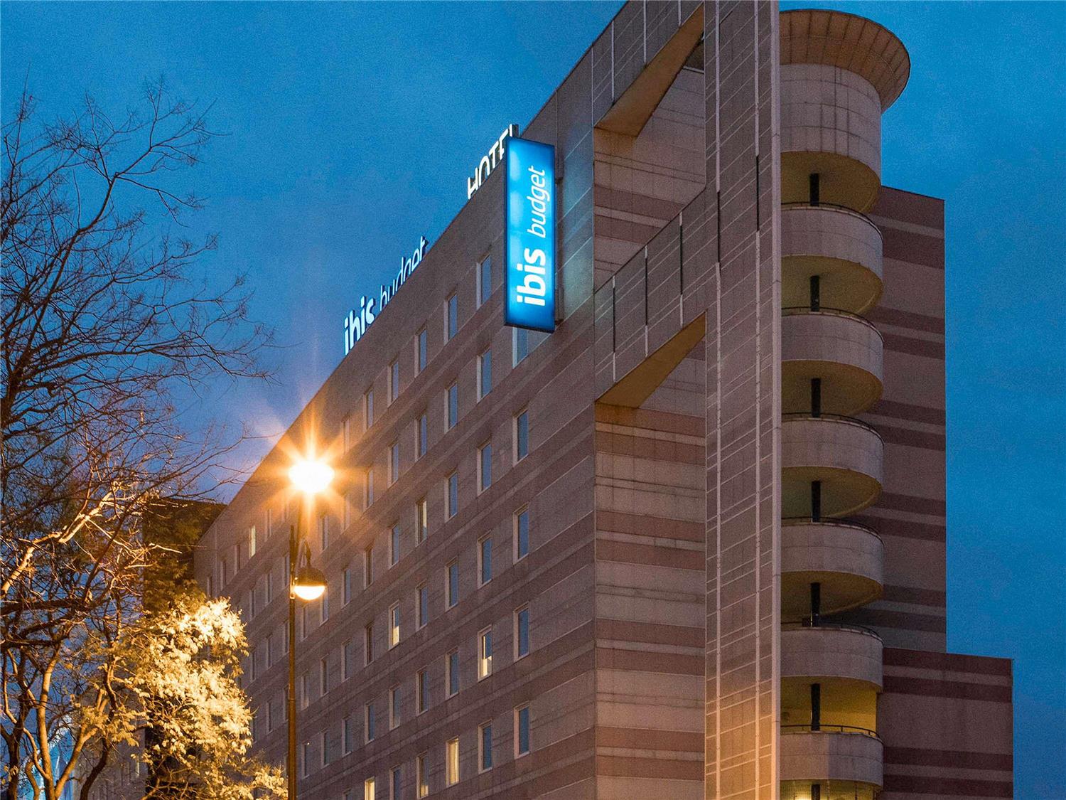 

Lamezia Terme - Parigi - ibis budget Paris Porte De Montmartre