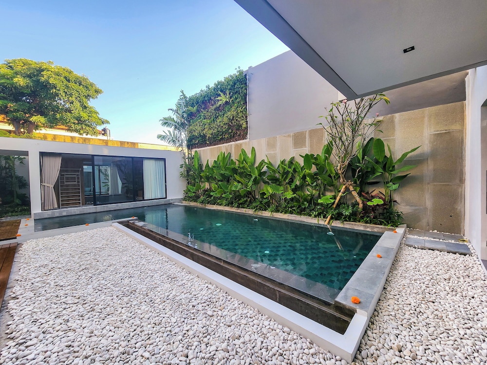 

Milano - Bali Sanur
