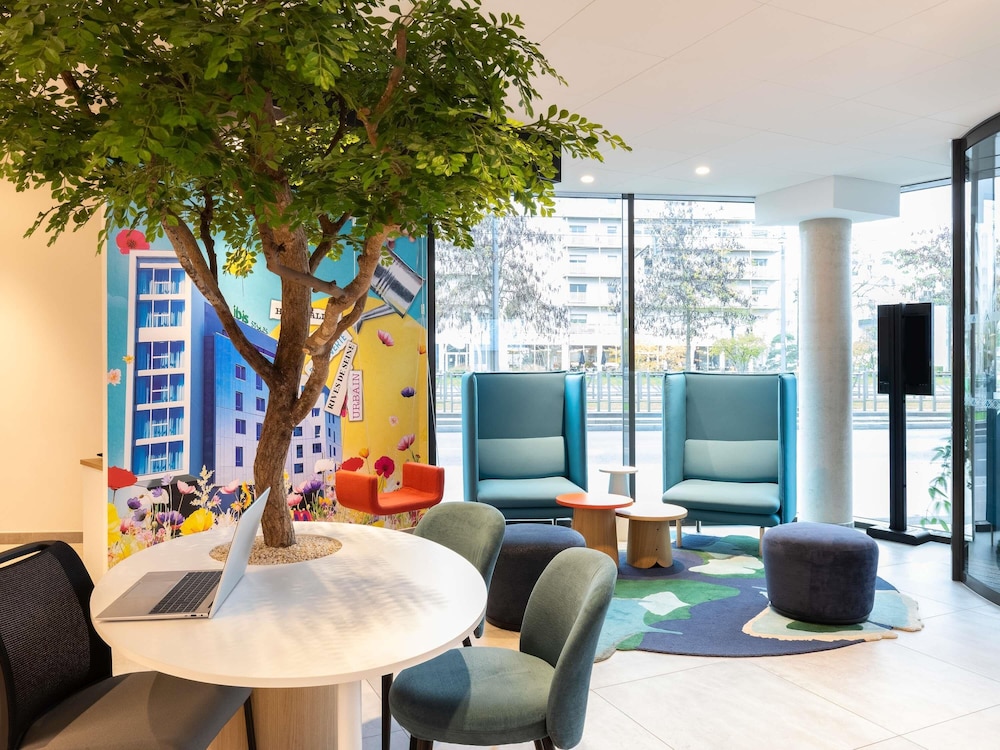 

Napoli - Courbevoie - ibis Styles Bezons Paris La Défense