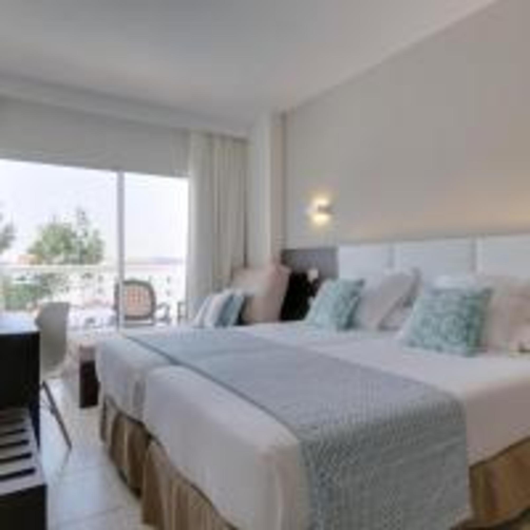 Double room with pool view