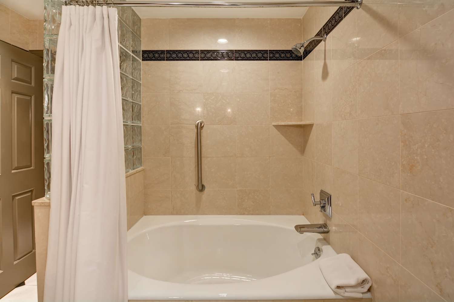 1 bedroom suite