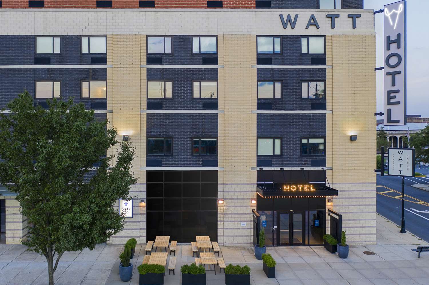 

Milano - Elizabeth (NJ) - Watt Hotel Tapestry Collection by Hilton