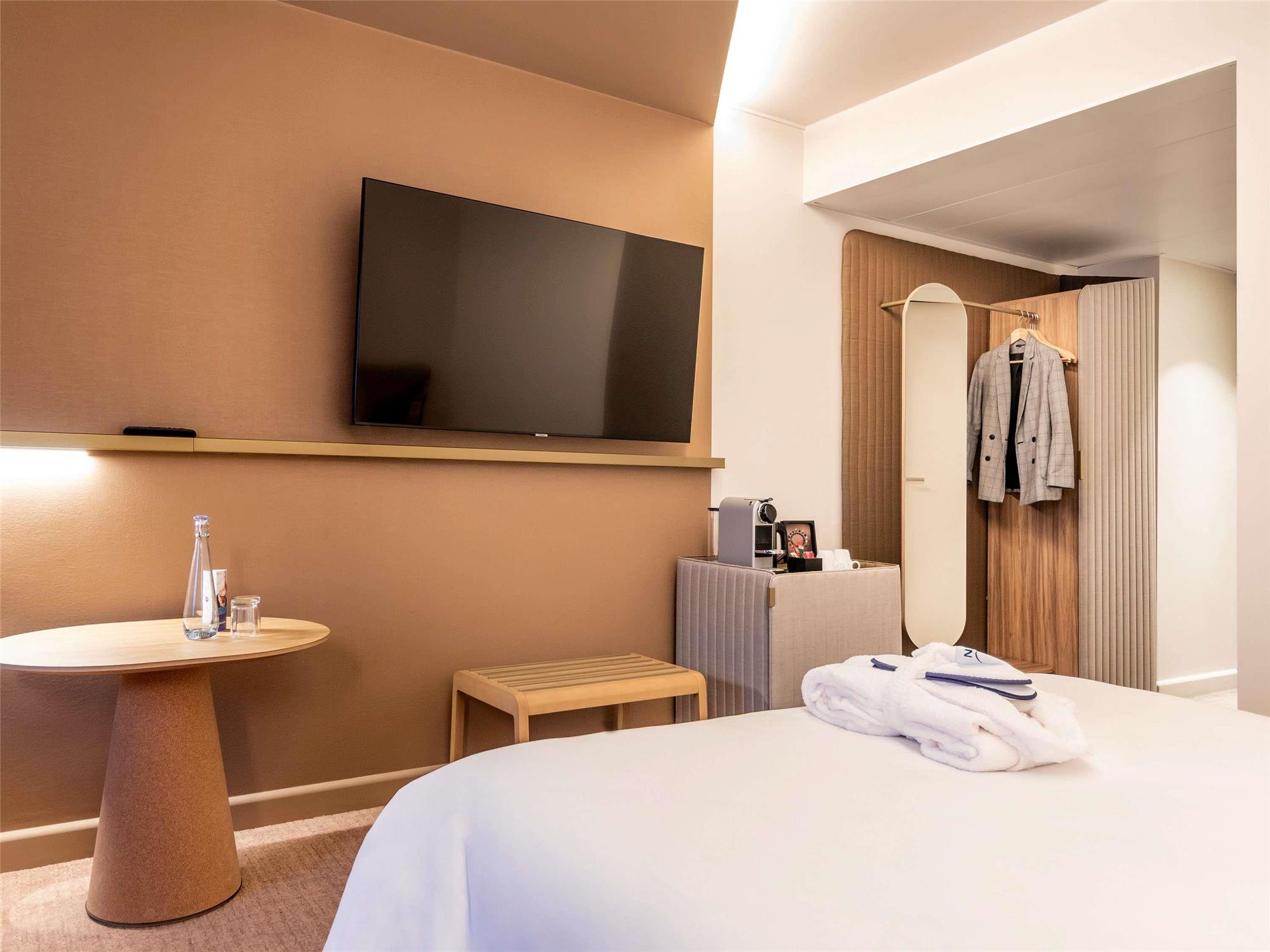 

Napoli - Paris Orly - Novotel Paris Orly Rungis Aéroport