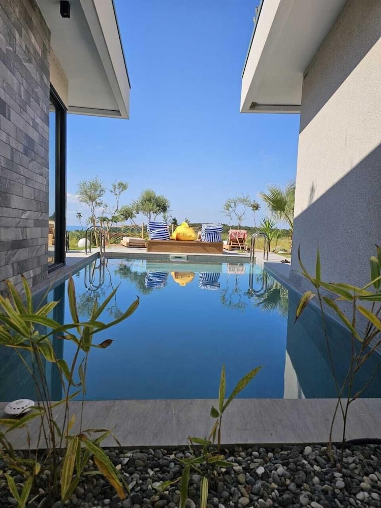 

Milano - Plazhi San Pietro - Cape of Rodon Resort Green Village