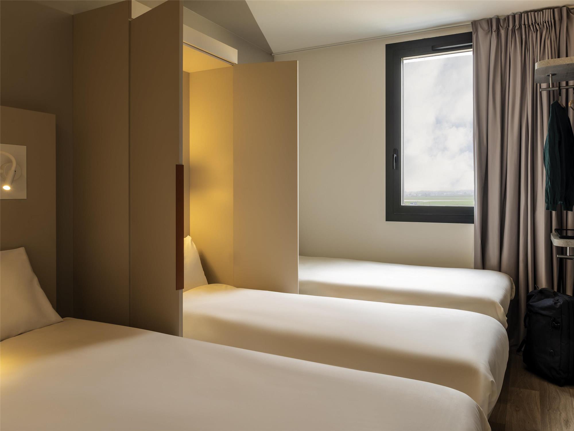

Pisa - Paris Charles de Gaulle - ibis budget Gonesse Le Bourget