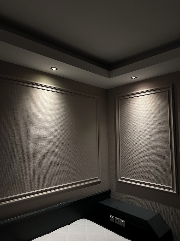 

Bari - Dusseldorf - Hotel Monopol City Centre