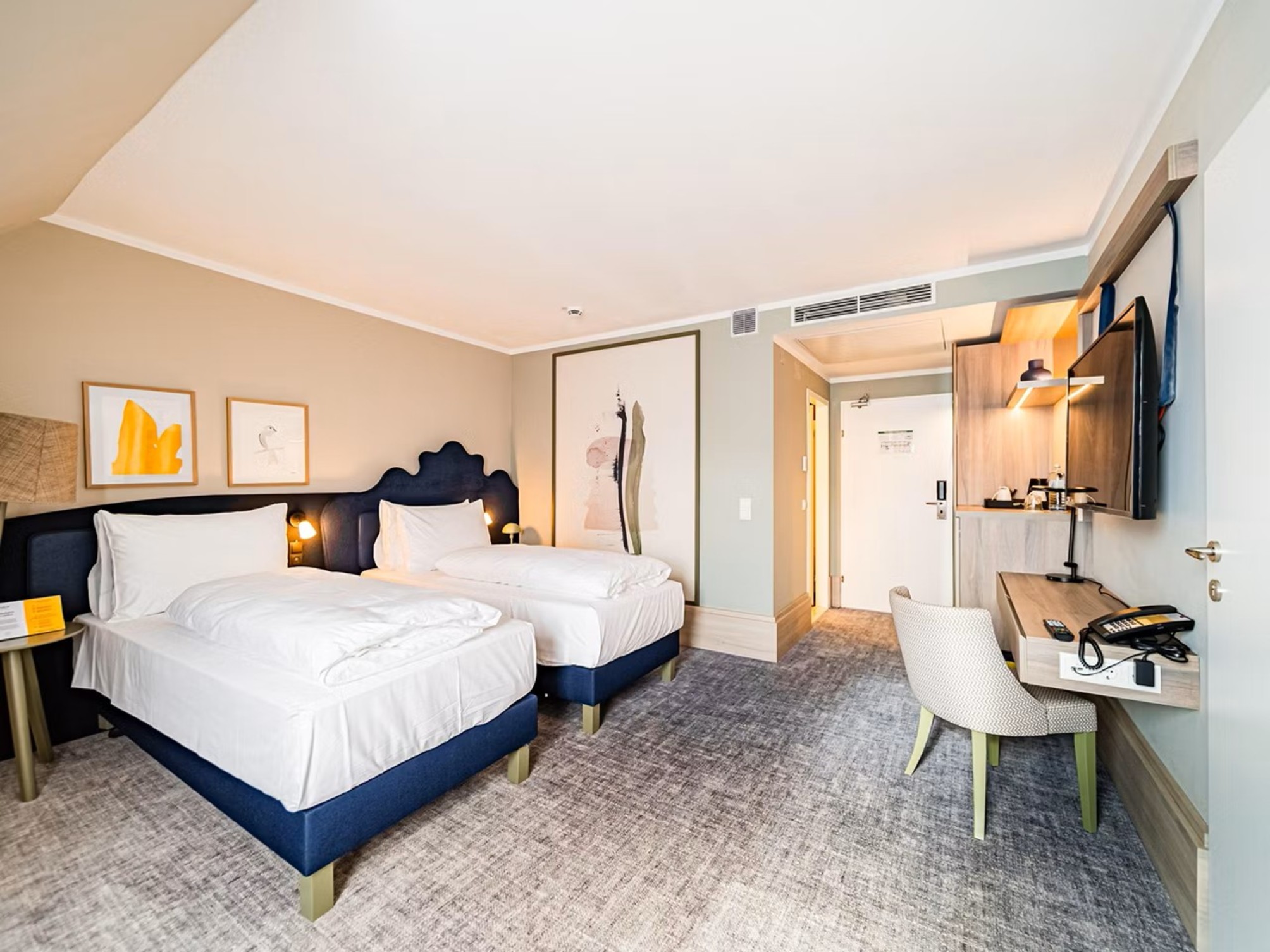 Standard twin room