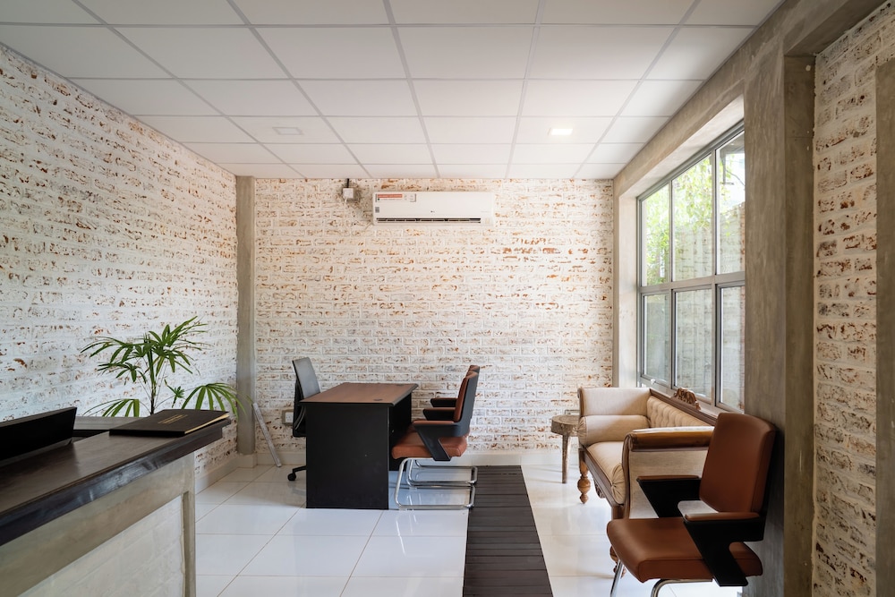 Milano - Negombo - Ceylon Kingsmen Garden - Katunayake Airport Transit Hotels