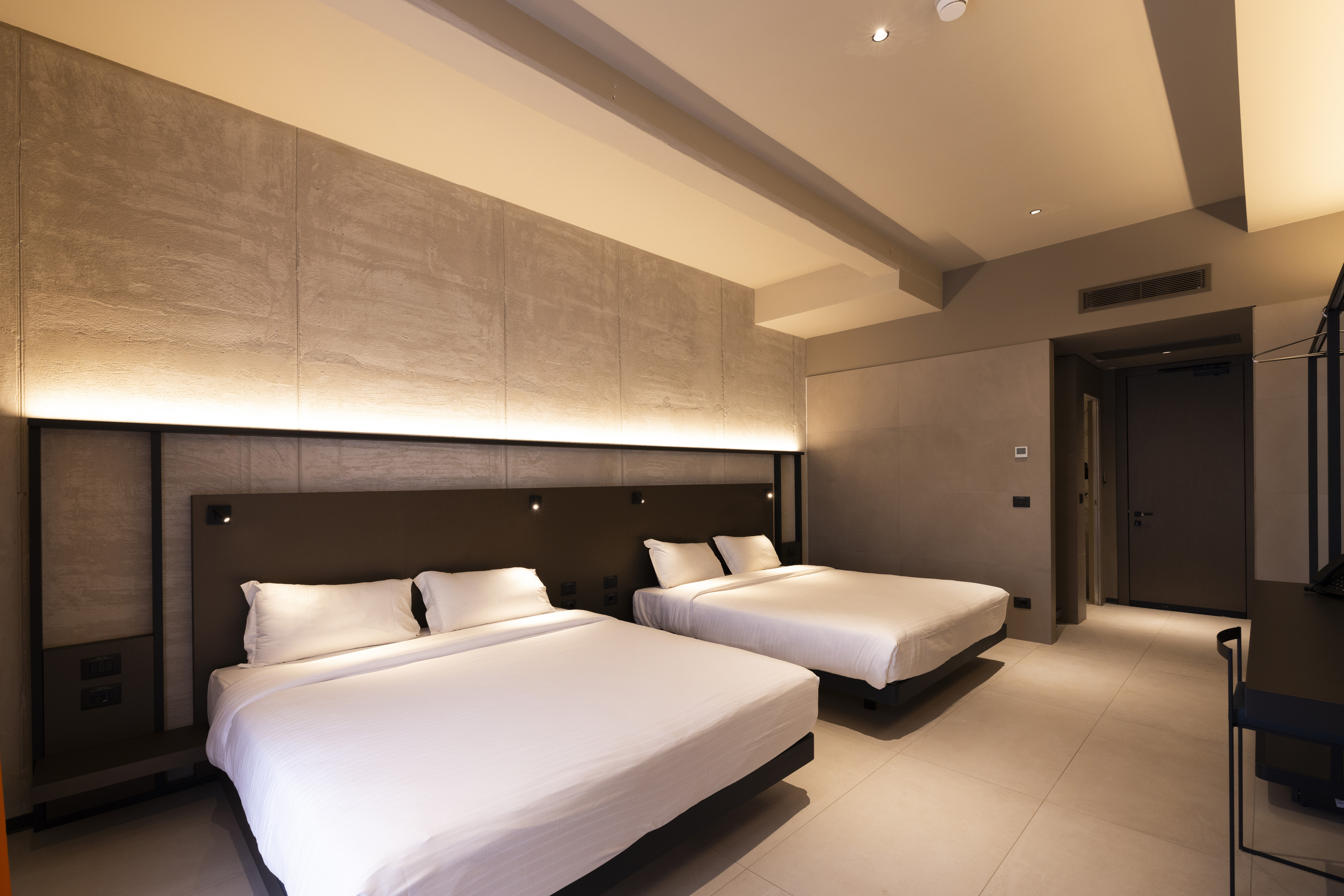 Quad room