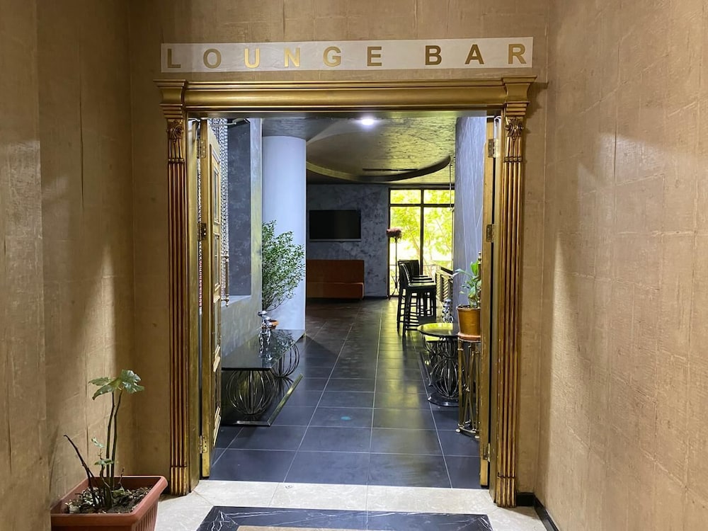 Ekm Hotel