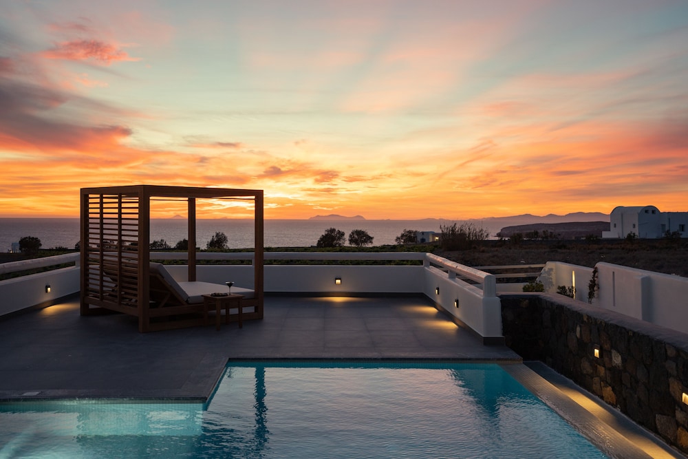 Brindisi - Santorini-Akrotiri - La Ponta Villas & Suites