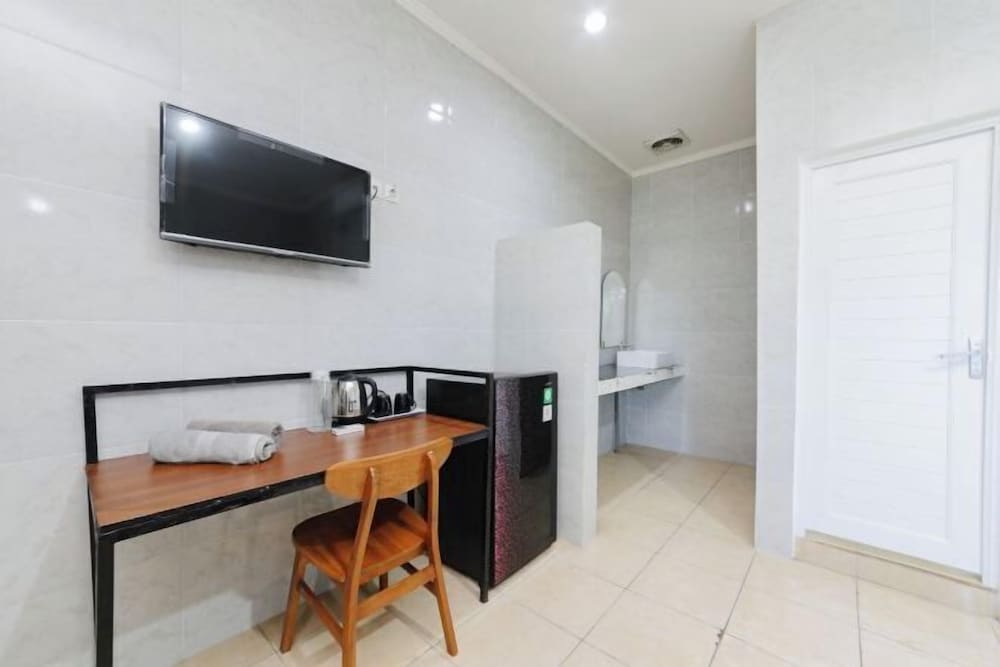 Napoli - Uluwatu - Urbanview Ava Guest House Goa Gong