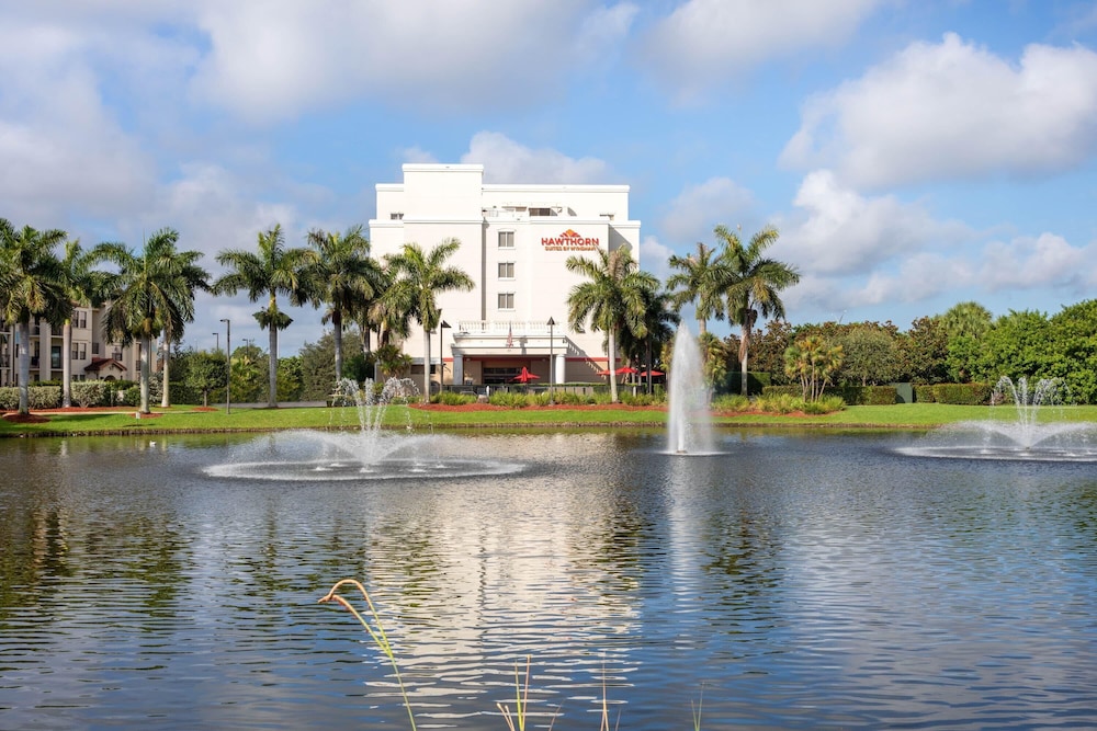 Hawthorn Extended Stay by Wyndham West Palm Beach Airport
