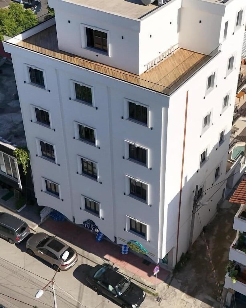 Genova - Tirana - Hotel Tuyo