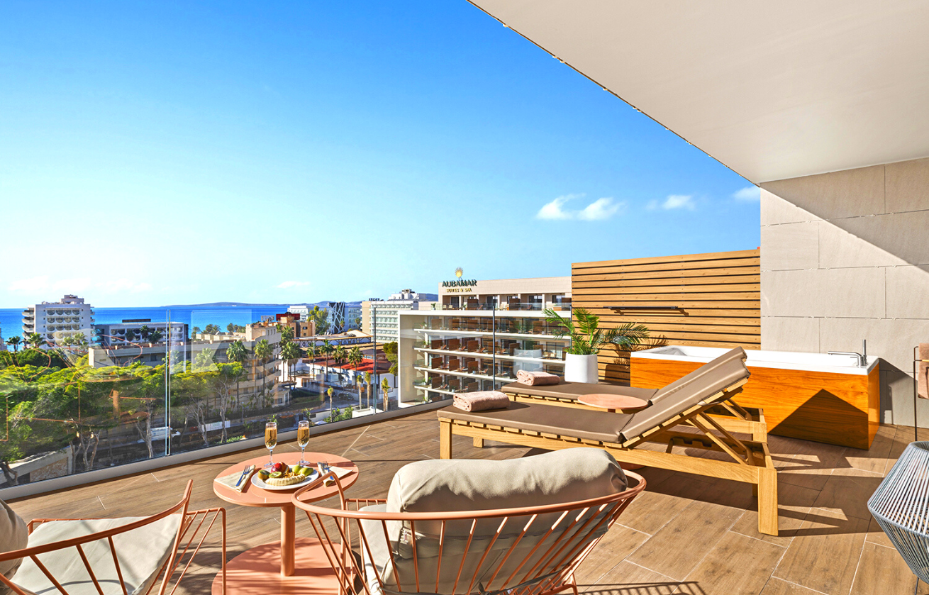 Suite with sea view and terrace