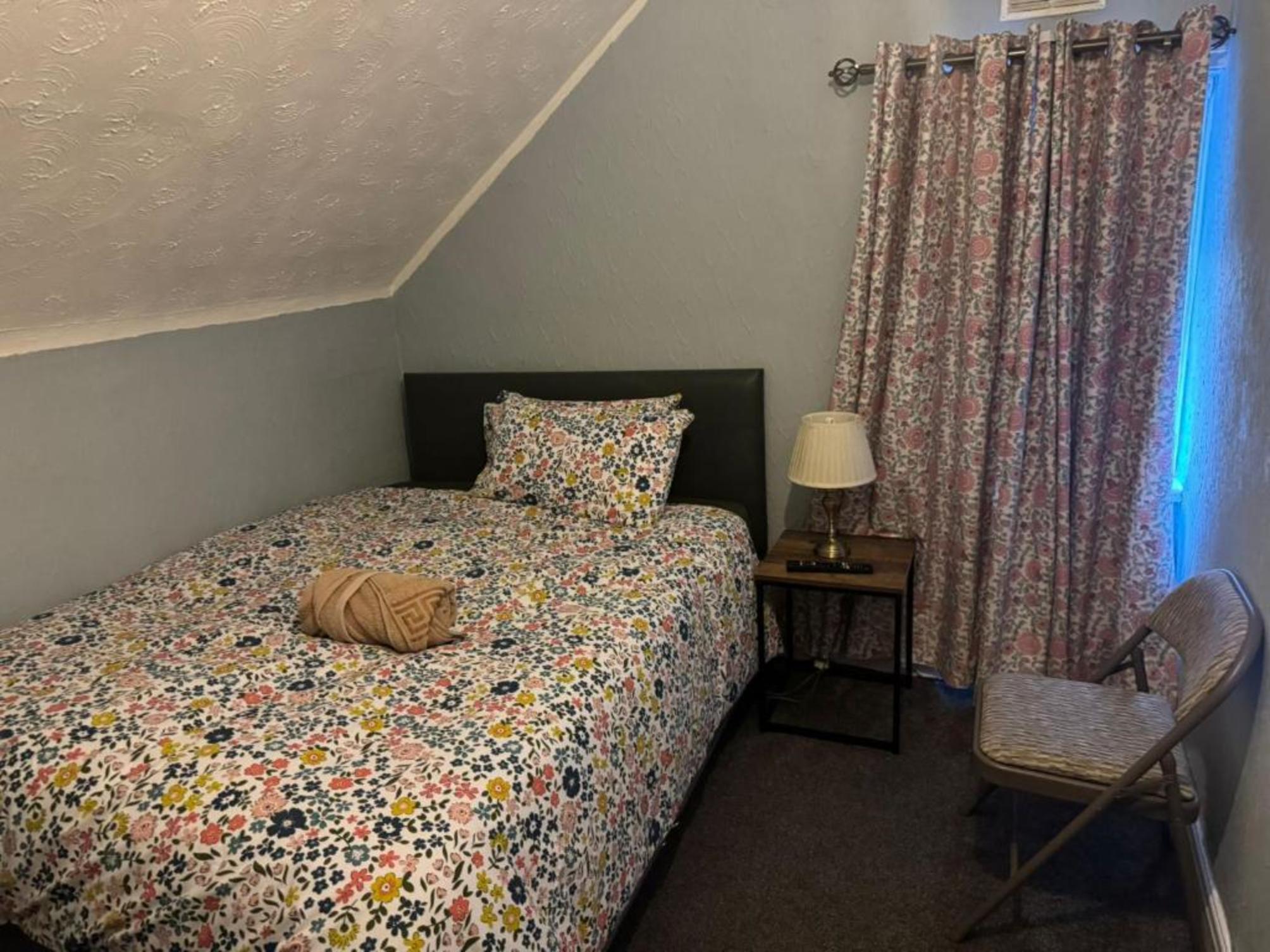 Standard single room