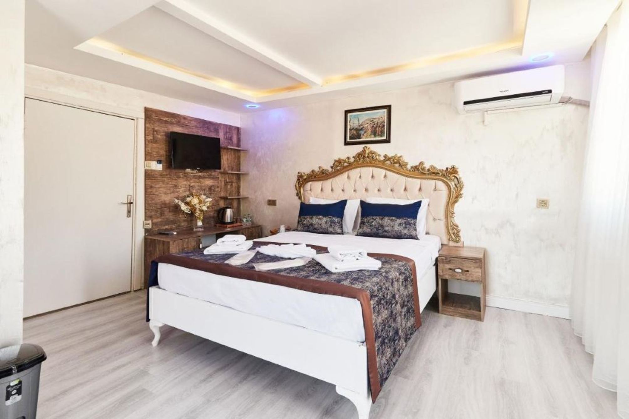 Double room with balcony and sea view