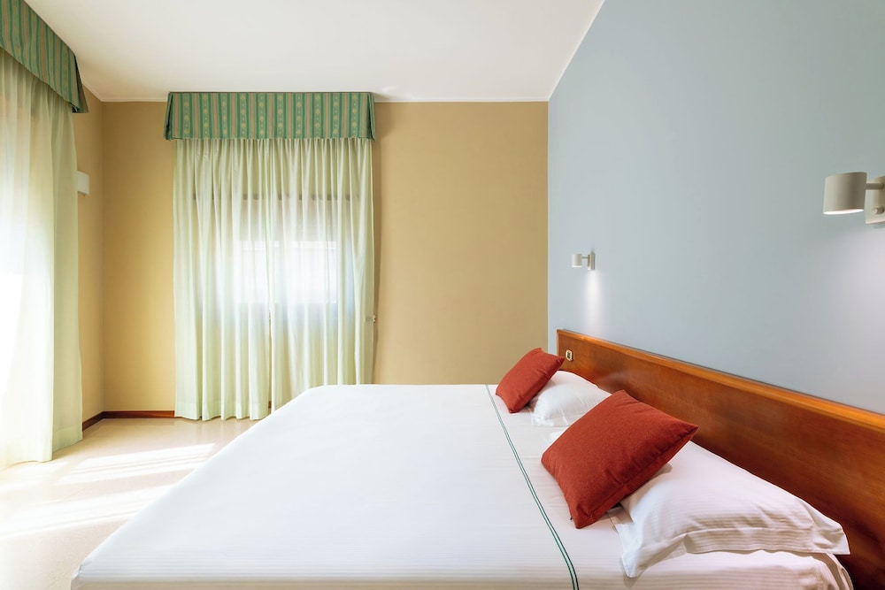 Catania - Costa Lazio, Mare Italia - Astura Palace Hotel