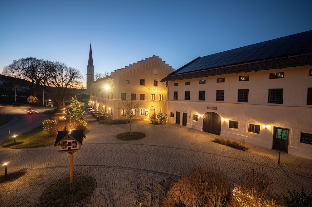 Obing - LANDHOTEL ALTE ZOLLSTATION- Historical Building