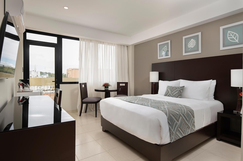 Hamburg - Santiago de los Caballeros - Hodelpa Centro Plaza