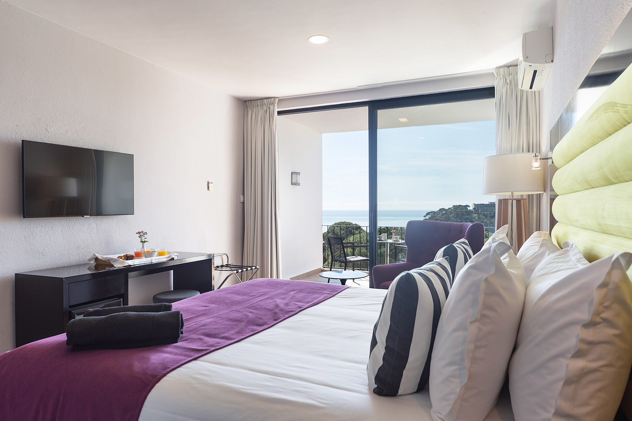 Standard room with terrace and sea view