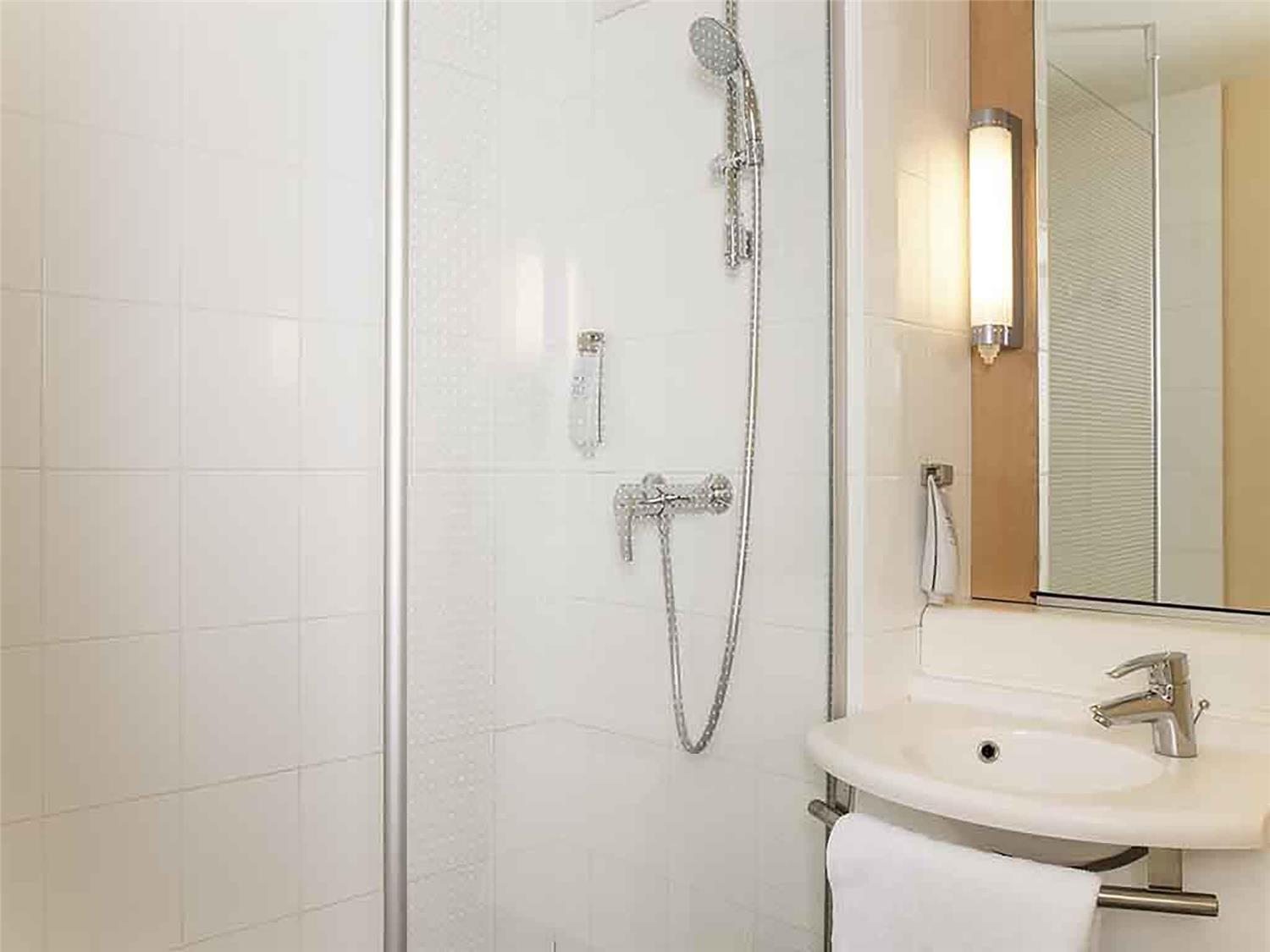 Napoli - Parigi - ibis Issy les Moulineaux 