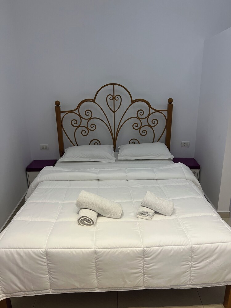 Napoli - Tirana - Golden Flower Hotel