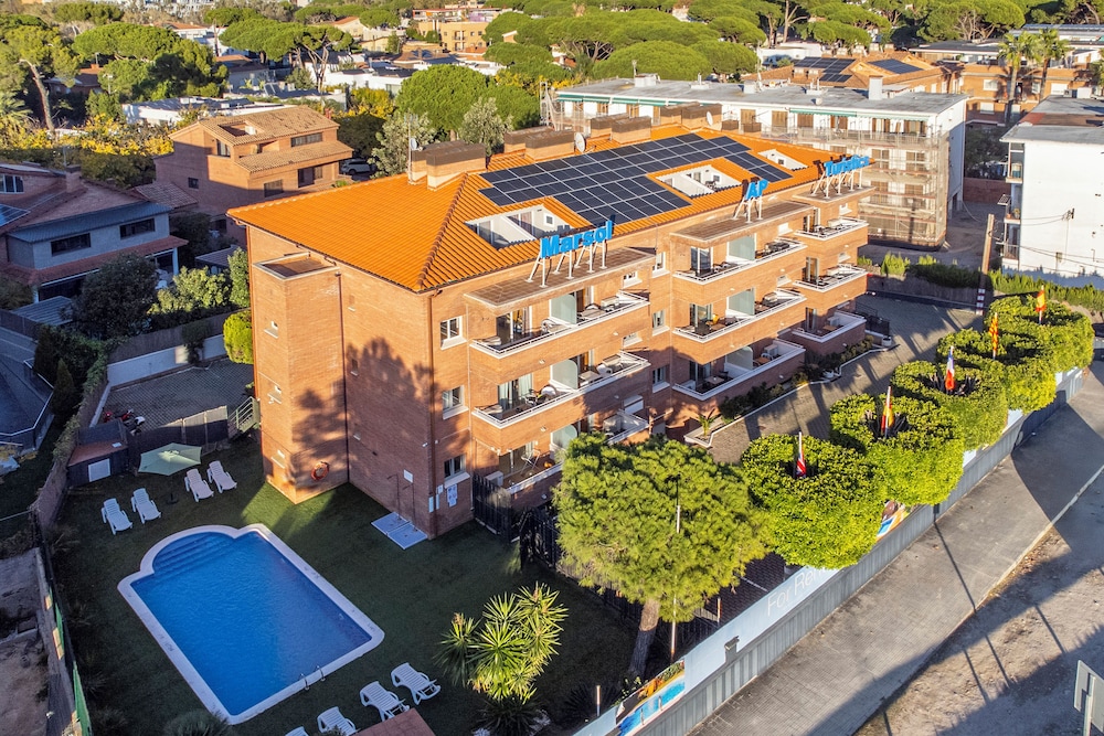 Hamburg - Castelldefels - Aparthotel Marsol