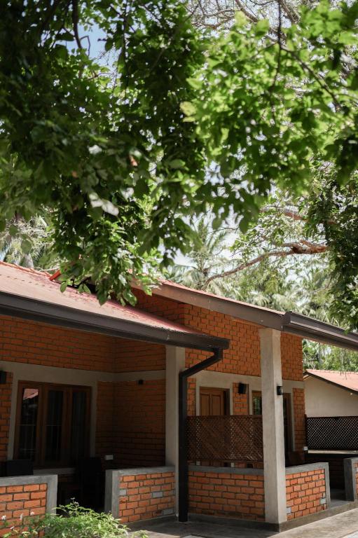 Milano - Hambantota - Malala Retreat