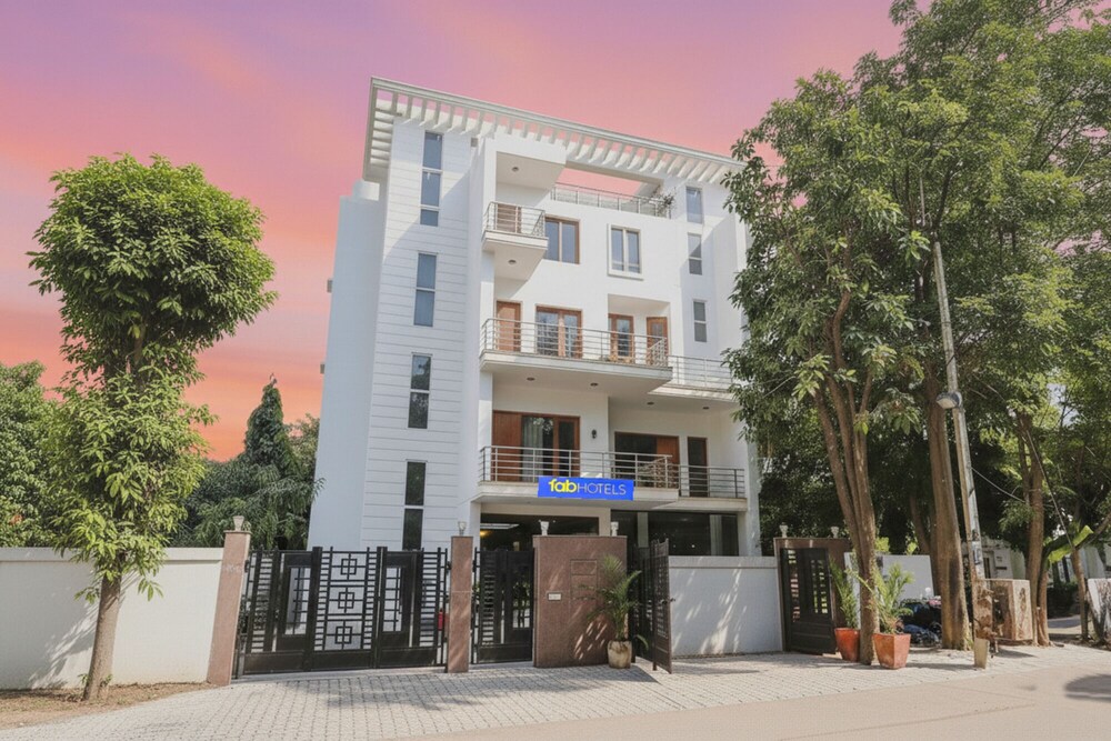 FabHotel New Journey Hospitality - Nr MG Road & Sikanderpur Metro Station