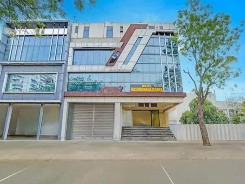 Ghaziabad - Hotel Vasundhara Grand