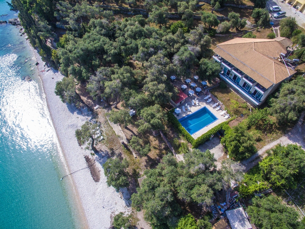 Milano - Paxos - Amfitriti Hotel & Studios