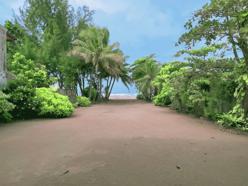 Moragalla Beach Home Guesthouse (Newly opened hotel)