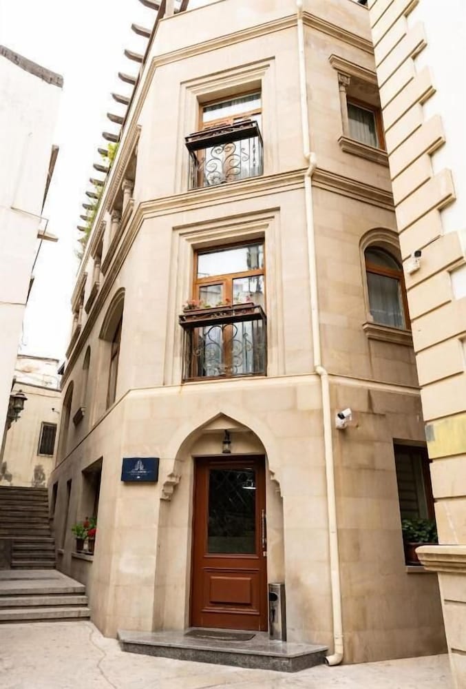 Milano - Baku - Parliament Inn Hotel & Restaurant