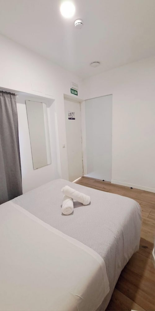 Bari - Madrid - AYZ Joaquín Pol - Auto check-in property