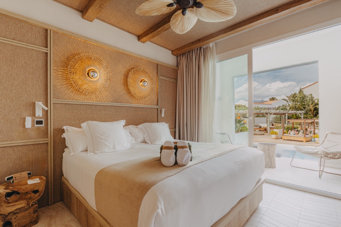 Suite with private pool