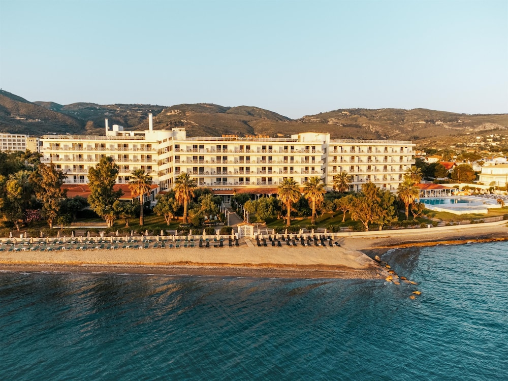 Calamos Beach Family Club