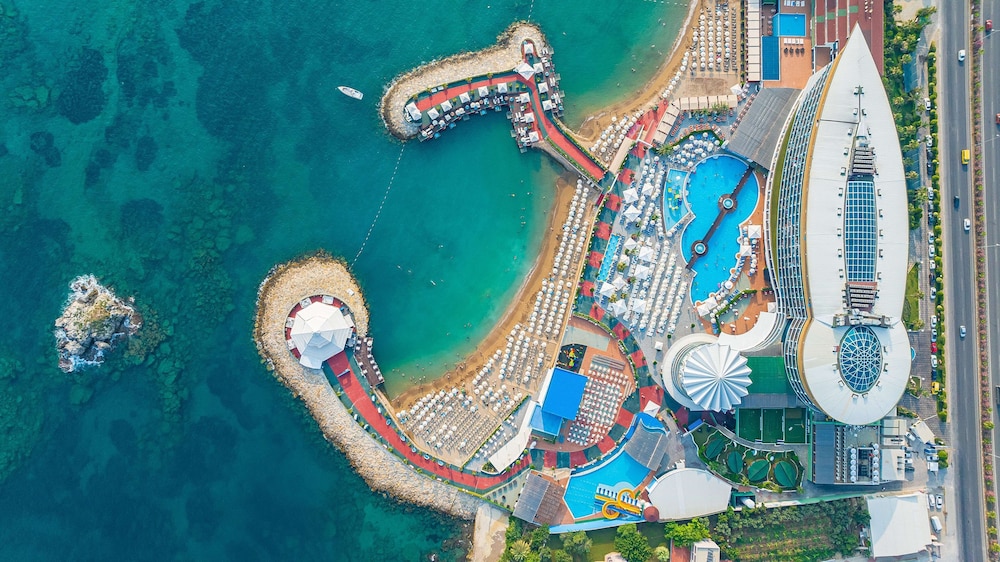 Hamburg - Avsallar - Granada Luxury Okurcalar