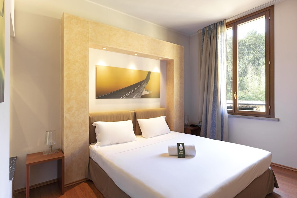 Somma Lombardo - B&B HOTEL Malpensa Lago Maggiore