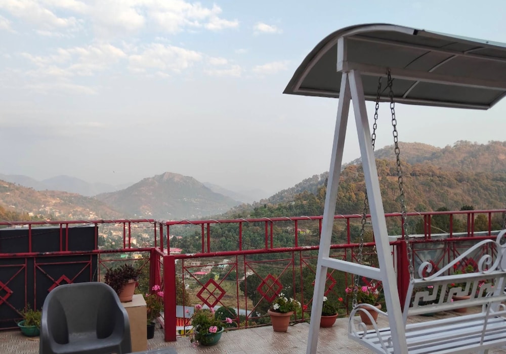 Naina Range - Hotel Haya Palace View King
